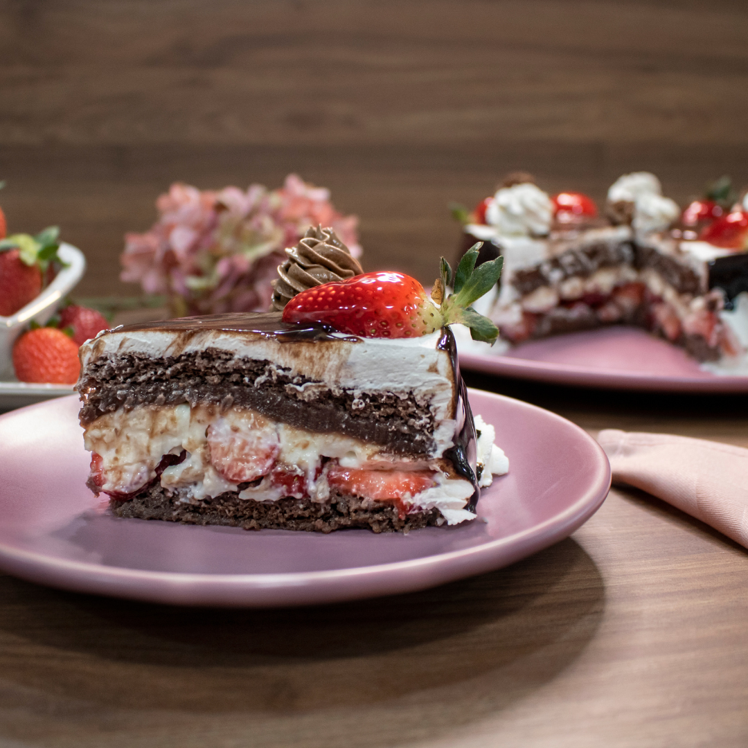 Bolo brigadeiro morango confeitaria iceland